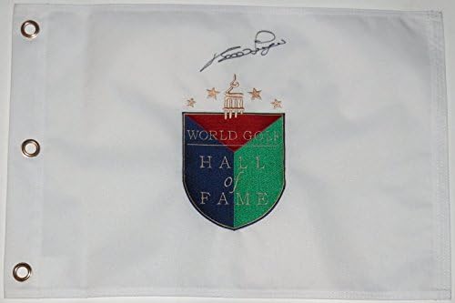 ברנארד לאנגר חתם על דגל הגולף של אולם התהילה