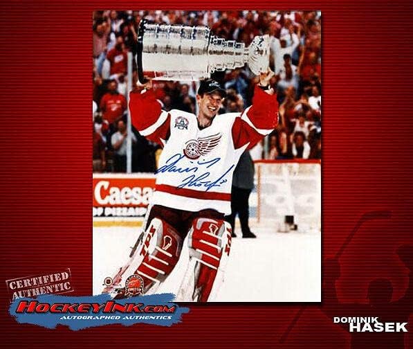 דומיניק האסק חתום על דטרויט כנפיים אדומות 8x10 צילום -70198-2002 גביע סטנלי -תמונות NHL עם חתימה
