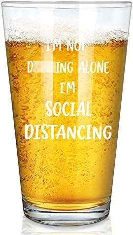 אני לא דר-קינג לבד אני התרחקות חברתית כוס בירה 15 עוז, מתנת הסגר מצחיקה לחבר שלה מאהב עמית לעבודה, התרחקות חברתית
