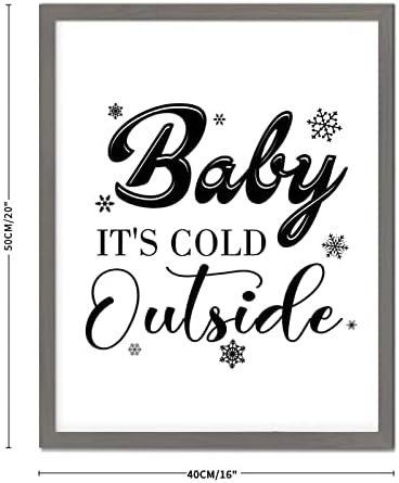 שיק בסגנון שיק שלט עץ ממוסגר עם נושא חג המולד תינוק הוא קר מחוץ למסגרת אפור לוח עץ לחווה קוטג 'קוטג' גן חצר מרפסת