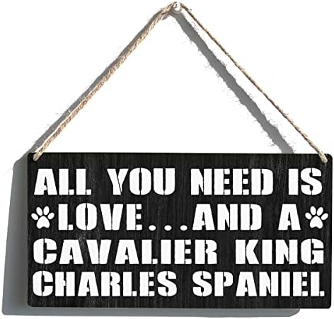 Kavalier King Charles Spaniel Mom Sign High Farmhouse Farmhouse כל מה שאתה צריך זה אהבה ומלך פרבליה צ'ארלס ספניאל